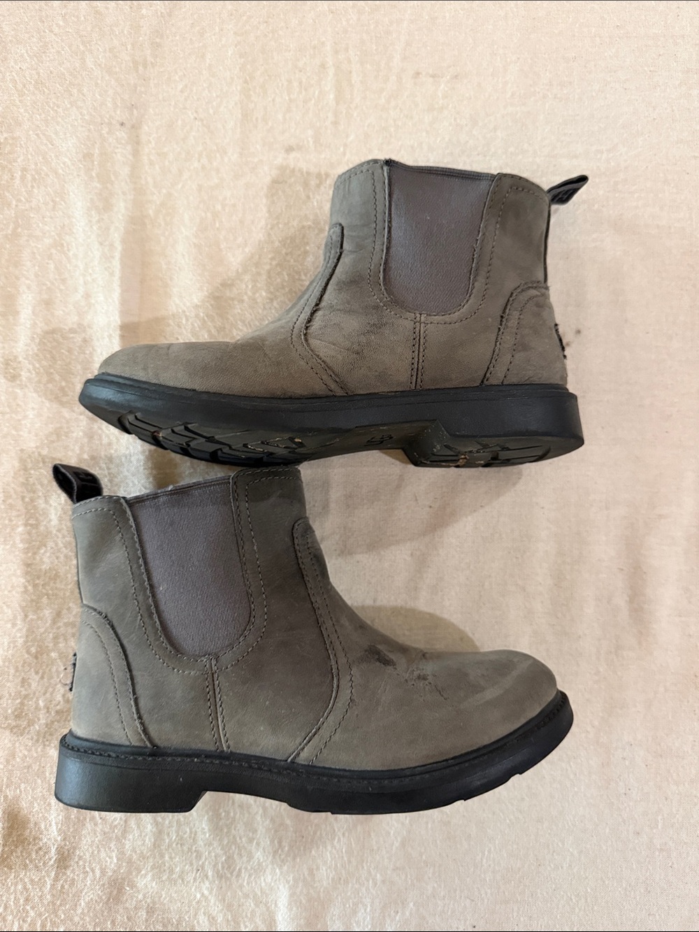 UGG Kids' Bolden Weather Chelsea Boots in a grey/olive-drab size 1